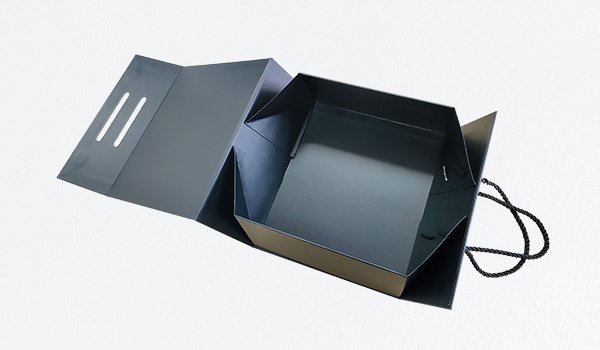 Collapsible rigid box with handles