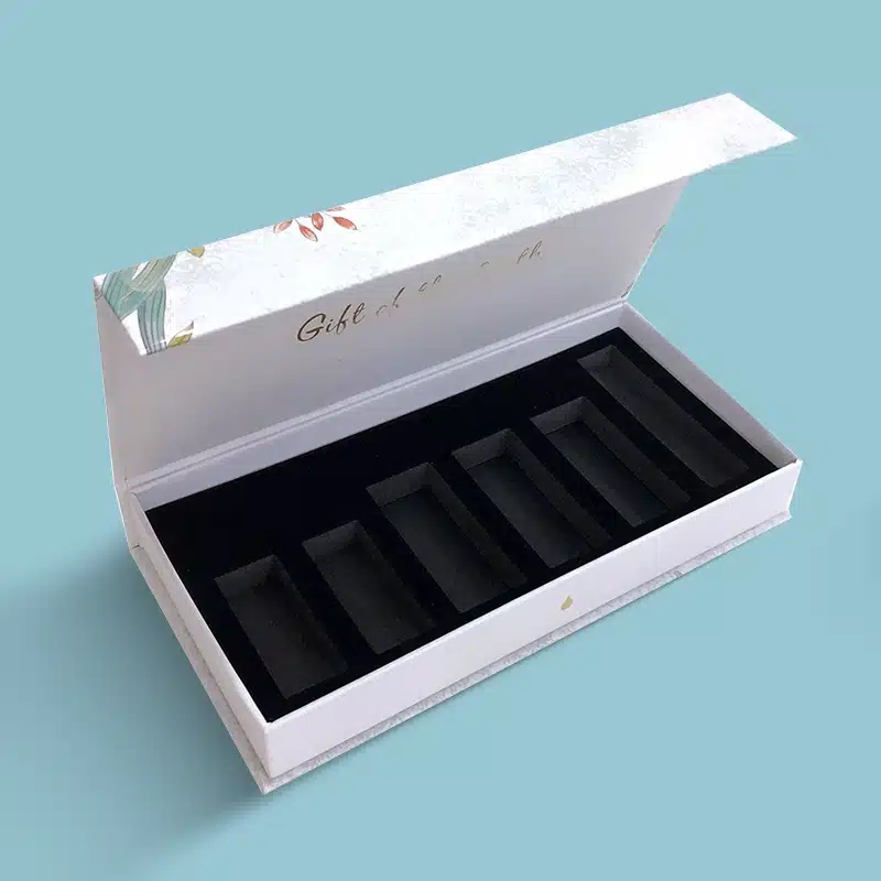 custom magnetic closure boxes with insert