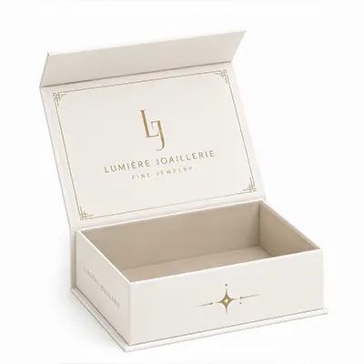 Magnetic closure boxes