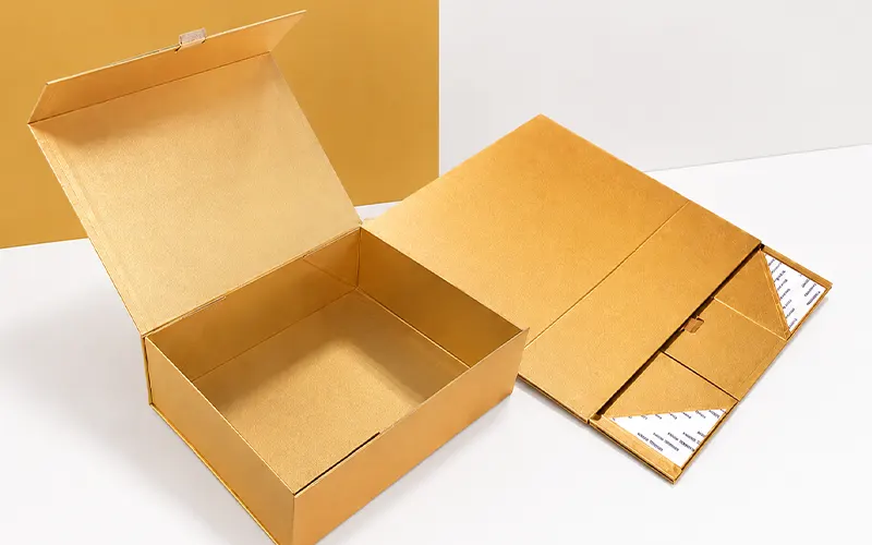Magnetic collapsible rigid box